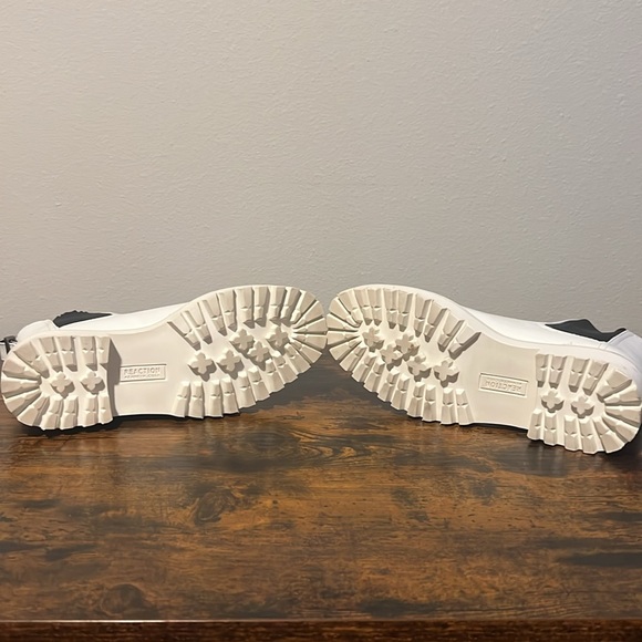 Kenneth Cole Women Leather White Salt Lug Sole Chelsea Boots - Women’s 6 - Picture 6 of 7